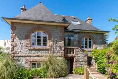 Bed-and-desk_la-villa-marine-de-david-6 Bed-and-desk_la-villa-marine-de-david-6
